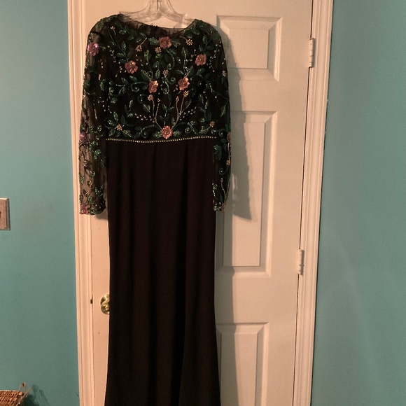 Mac DUGGAL GOWN